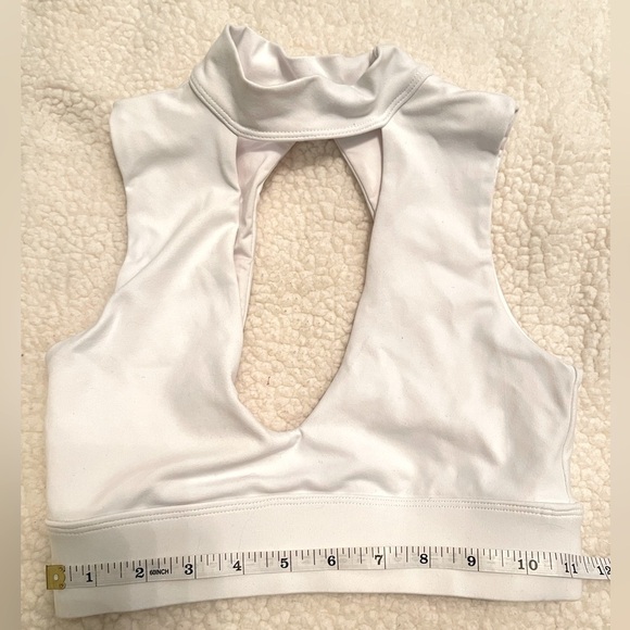 White cutout compression tank - Picture 3 of 3